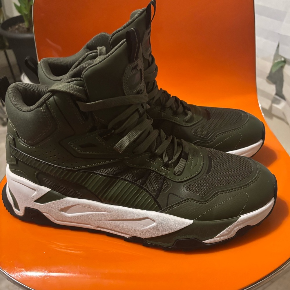 Puma Men's Green Sneakers